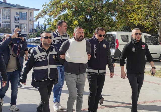 Fıstık yiyip husumetlisini öldüren cani: Psikolojim bozuldu