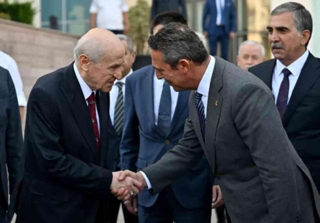 Bahçeli'den Ali Koç'u mest eden nezaket! 'Gerek yok' demesine rağmen kapıya kadar uğurladı