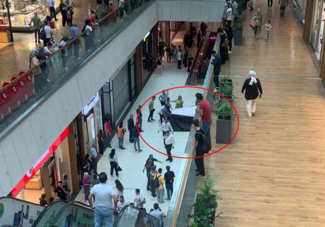 İstanbul'da AVM'de intihar! 2. kattan kendini boşluğa bıraktı