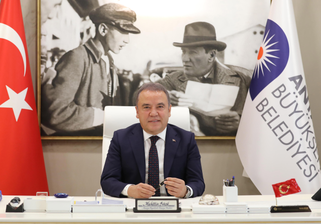 Muhittin Böcek ile eski gelini gözaltında, oğlu aranıyor! 30 milyonluk ev ödemesi