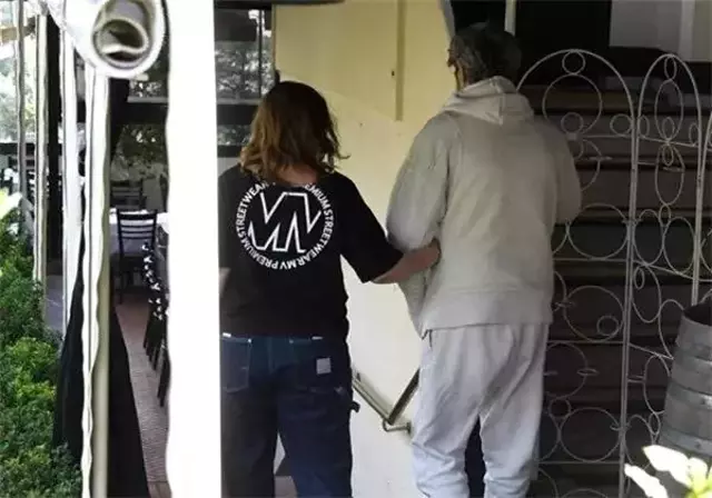 Ünlü oyuncu Kadir İnanır'ın son görüntüsündeki keyifsizliği dikkat çekti