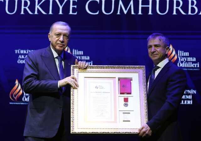 Cumhurbaşkanı Erdoğan'dan sosyal medya çıkışı: Ahlaki açıdan ciddi bir yozlaşma yaşandığını görüyoruz
