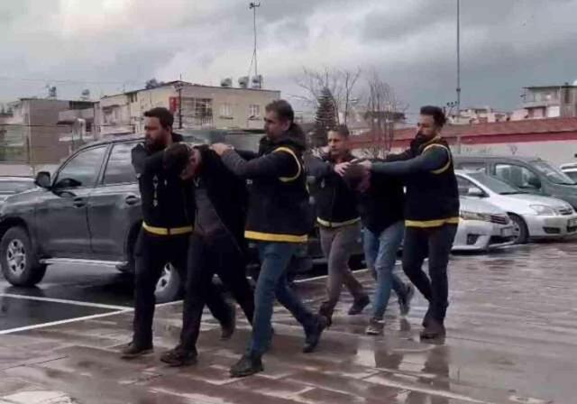 Silahla rehin alıp, mobil bankacılıktan 200 bin TL gasp eden 2 kişi tutuklandı