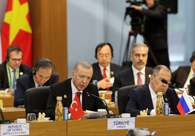 G20 Zirvesi'nde Asyalı liderler bir araya gelen Erdoğan'ın samimi tavırları dikkat çekti