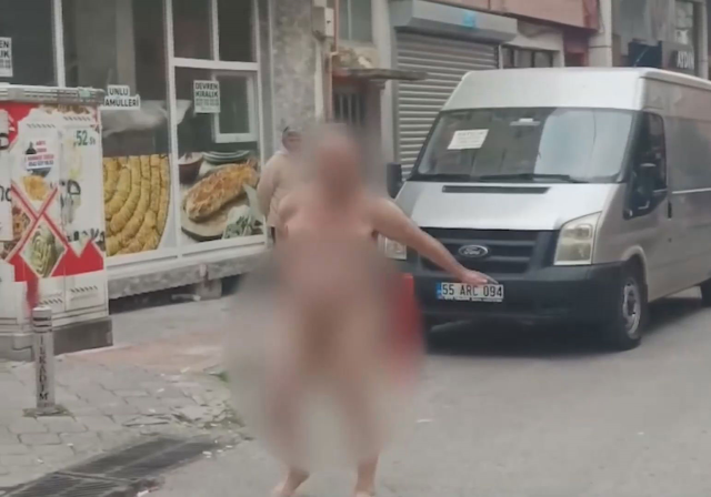 Samsun'da çıplak halde caddede dolaşan şahıs gözaltına alındı