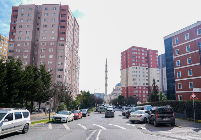 İstanbul'un en kalabalık mahallesi ama sokakları bomboş