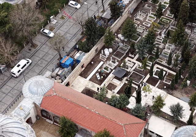 İlber Ortaylı'nın defnedileceği Fatih Camii haziresi dronla görüntülendi