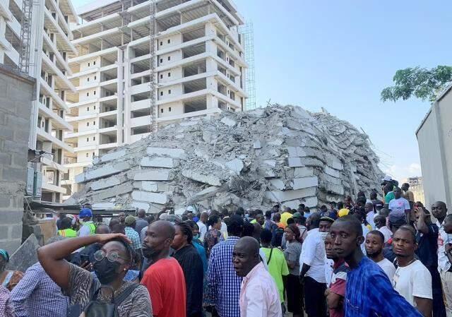 Nijerya'da 25 katlı gökdelen çöktü! En az 6 kişi öldü, 100'den fazla kişi göçük altında