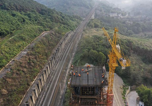 Chongqing'de Yüksek Hızlı Demiryolu İnşaatı