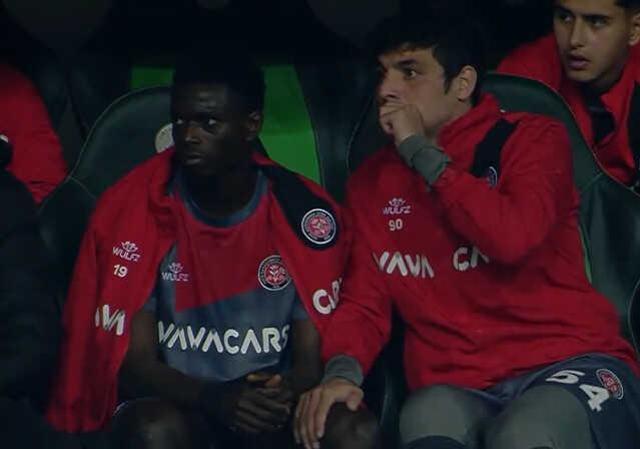 Herkes bayılıyor zannetti! Diagne'nin frikik vuruşuna takım arkadaşı Salih Dursun'dan ilginç tepki