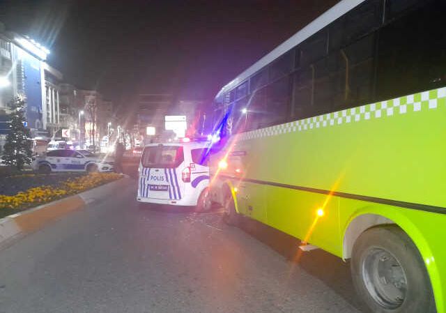 50 km'lik kovalamaca! Pendik'te polisi peşine takan yolcu midibüsü İstanbul'u birbirine kattı