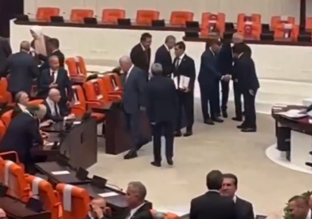 Gerginlik TBMM oturumuna yansıdı! Bahçeli'yi görmezden geldi