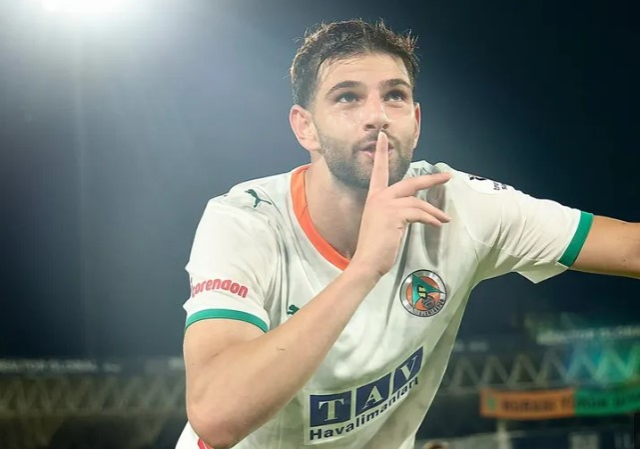 Cimbomluları heyecanlandıran hareket! Yıldız isim, 'Come to Galatasaray' yorumunu beğendi