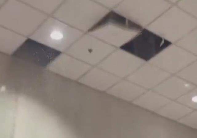 3 yıl önce yapılan İslamabad Uluslararası Havalimanı'nı su bastı, tavanlar çöktü