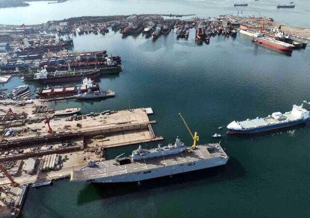 Mavi Vatan'ı koruyacak olan Türkiye'nin ilk uçak gemisi böyle görüntülendi