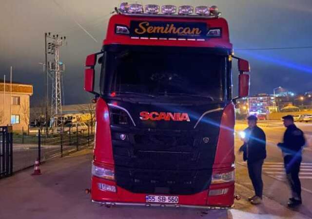 Yol verme tartışmasında kan aktı! Tır ile otomobil arasına sıkışan sürücü hayatını kaybetti