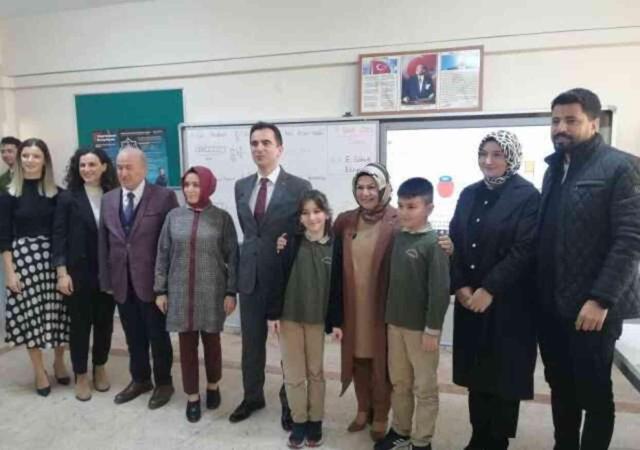 Sınıf başkanının seçim vaadini, Belediye Başkanı gerçekleştirdi