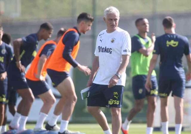 Fenerbahçe sezonu açtı! Jose Mourinho sahaya indi