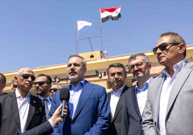 Bakan Fidan Refah sınırında: Hep beraber bu katliamı burada durdurmazsak, insanlık olarak bu katliamın ortağı olacağız