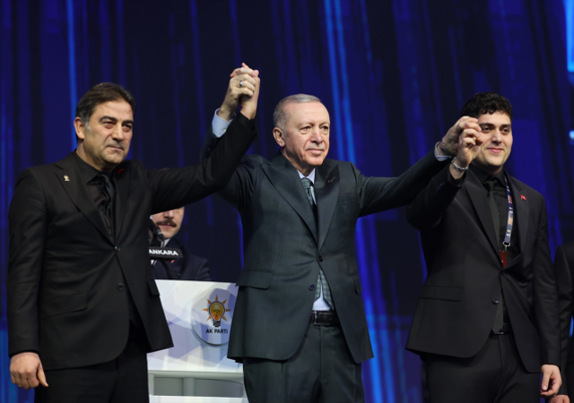 Partilerinden istifa eden 3 vekil, AK Parti'ye katıldı