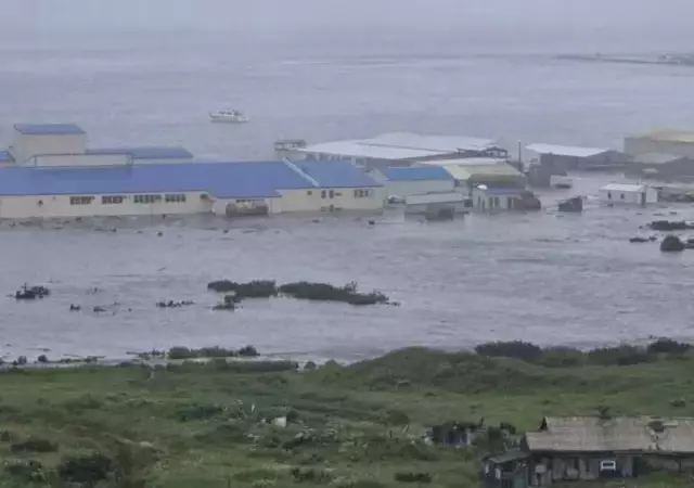 8.8'lik mega deprem sonrası 24 saat uyarısı! Tsunami dalgası 700 km hızla ilerliyor