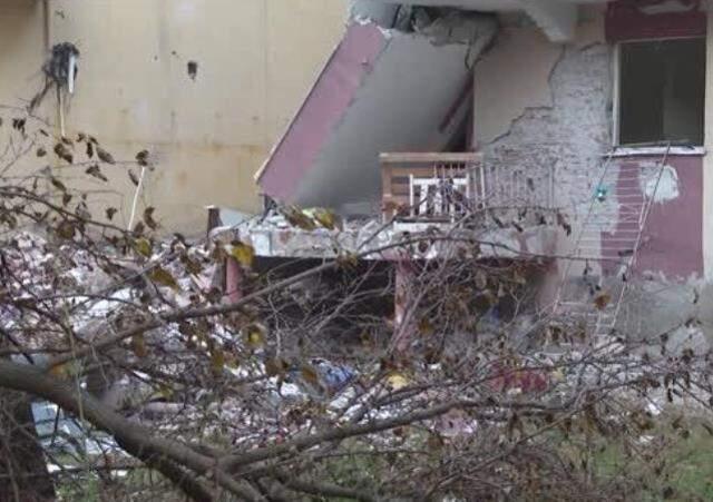 Patlama meydana gelen binadaki hasar gündüz daha net ortaya çıktı