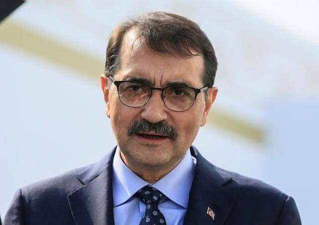 Bakan Dönmez de şaşkın! Yıllar önce üzerine beton dökülen kuyulardan petrol fışkırdı