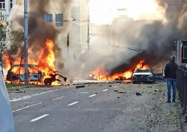 Son Dakika! Ukrayna'nın başkenti Kiev'de 3 büyük patlama yaşandı