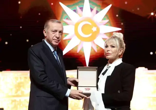 Cumhurbaşkanı Erdoğan: 'Türkiye'ye ve Türk kültürüne hizmet eden, katkı sunan herkesin başımızın üstünde yeri vardır'