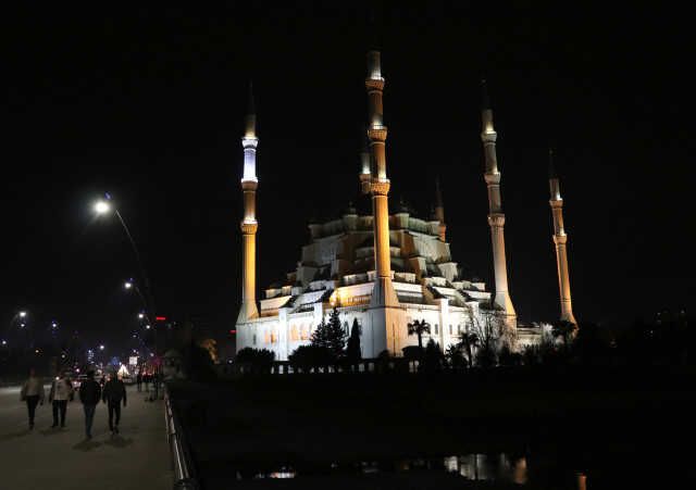 İslam aleminin hasretle beklediği Ramazan'ın ilk iftarı bugün yapılacak! İşte il il iftar saatleri