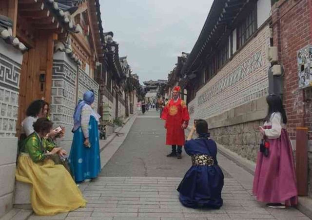 Güney Kore'yi, Sarayları, Geleneksel Pazarları ve Köyleri ile Keşfedelim