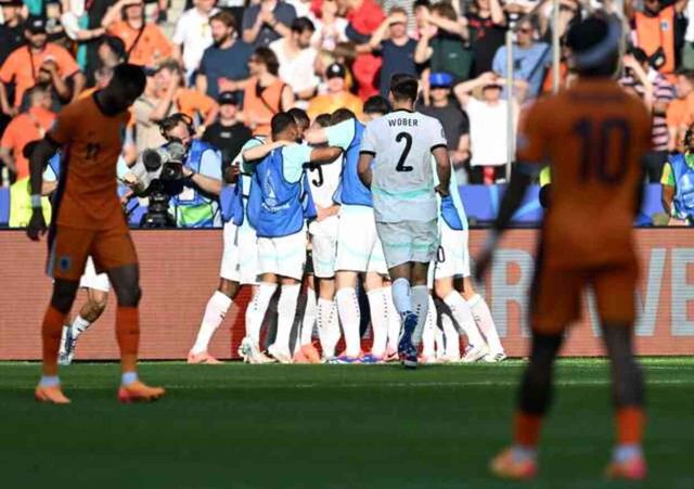 Ölüm grubunda büyük sürpriz! Hollanda'yı 3-2 yenen Avusturya, lider turladı