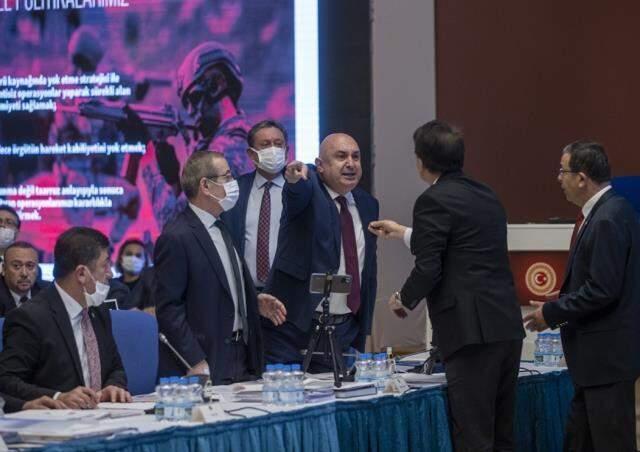 Süleyman Soylu, bütçe komisyonunda CHP'li vekile sert çıktı: Orada şehit veriyoruz sen gevrek gevrek gülüyorsun