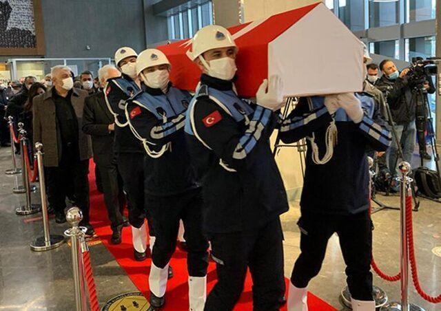 Yeşilçam'ın usta ismi Fatma Girik son yolculuğuna uğurlanıyor