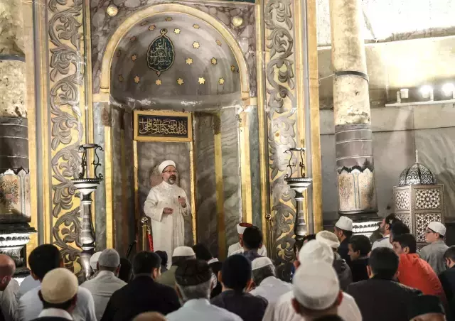 Ayasofya'da namaz kıldıran Erbaş, gençlerden istekte bulundu: Namaz kılmayanları namaza davet ederek fetih gerçekleştireceksiniz