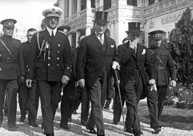 Ulu Önder Mustafa Kemal Atatürk'ü aramızdan ayrılışının 84. yıl dönümünde sevgi, saygı ve minnetle anıyoruz