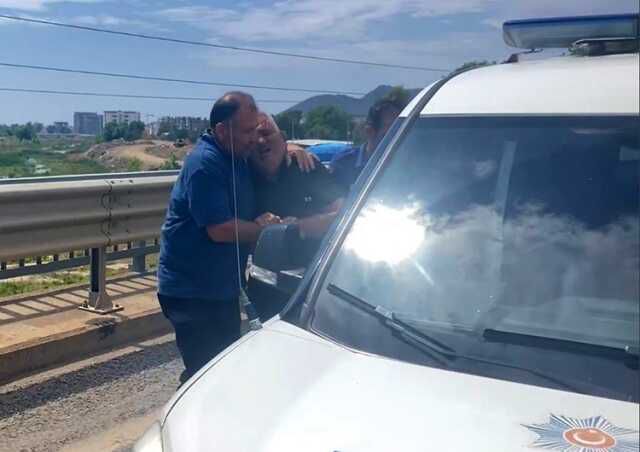 10 dakika önce sohbet ettiği akrabasının öldüğünü görünce sinir krizi geçirdi