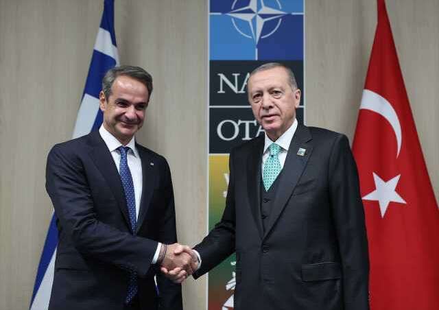 Cumhurbaşkanı Erdoğan'la görüşmesi Yunanistan'da kriz yarattı! Miçotakis'i yerden yere vuruyorlar