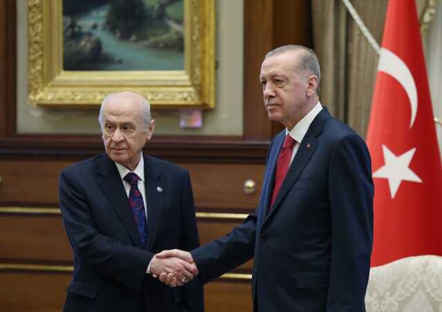 'İsveç'in NATO'da olmasını nasıl hazmedeceğiz' demişti! Cumhurbaşkanı Erdoğan, uçaktan iner inmez Bahçeli ile görüştü