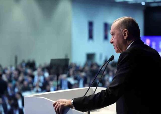 Cumhurbaşkanı Erdoğan, Ramazan Bayramı tatilinin 9 güne çıkarıldığını açıkladı
