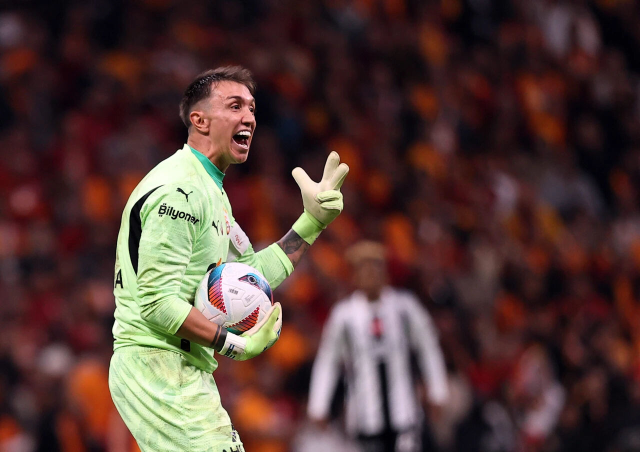 Galatasaray, Muslera'nın yerine milyonlarca euroluk kaleci alıyor