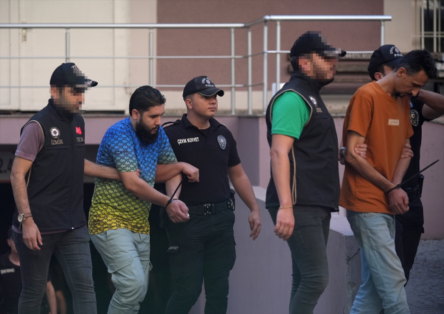 İzmir'deki karakol saldırısında 16 yaşındaki saldırgan ve babası da dahil 7 kişi tutuklandı