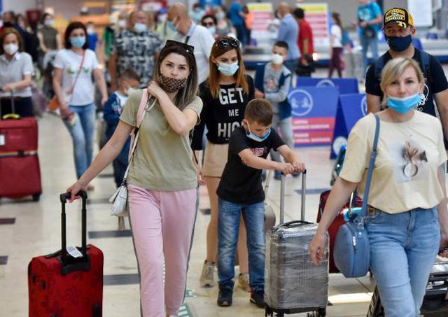 Rusların Antalya'ya akını başladı, hava trafiği yüzde 45 arttı