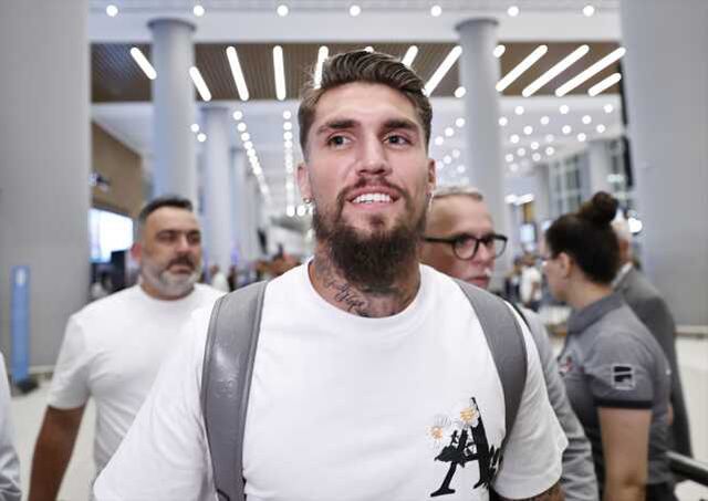 Beşiktaş'a büyük şok! İmza için İstanbul'a gelen Lyanco sakat çıktı