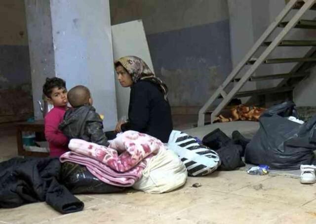 Hamile kadın 5 çocuğuyla birlikte sokakta kaldı