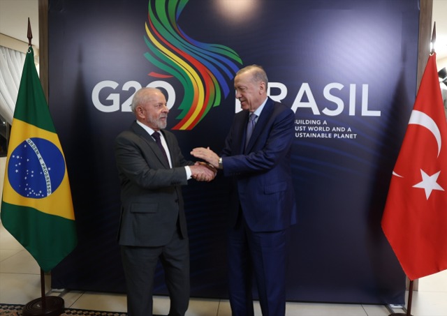 G20 Zirvesi'nde Asyalı liderler bir araya gelen Erdoğan'ın samimi tavırları dikkat çekti