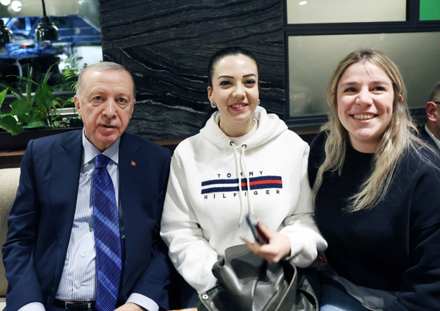 Cumhurbaşkanı Erdoğan'dan sürpriz kafe ziyareti