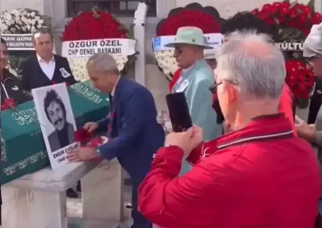 Yeşilçam'ın jönü Engin Çağlar'ın cenazesinde büyük saygısızlık! Fotoğraf için yarışa girdiler