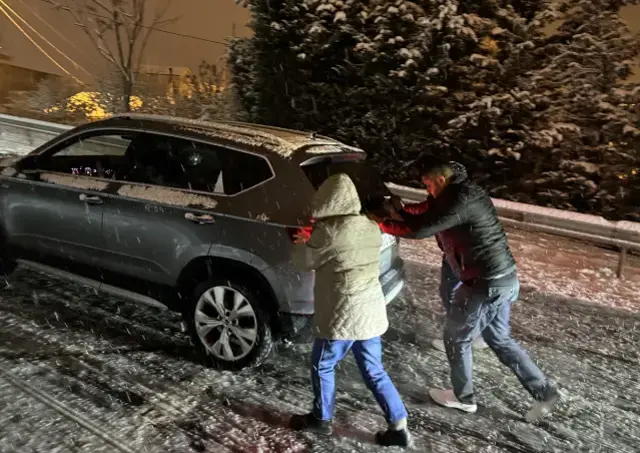 Yıllar sonra bir ilk! İstanbul yeni yıla karla girdi