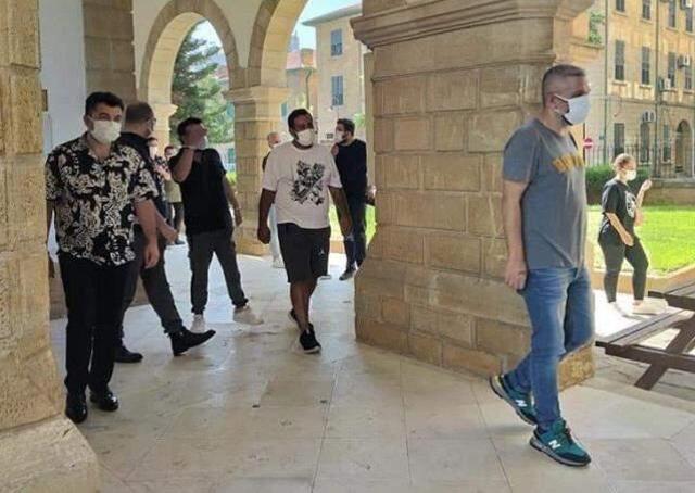 PCR testi sahte çıkan Bülent Ersoy'un orkestra ekibi, Yavru Vatan'da hakim karşısına çıktı